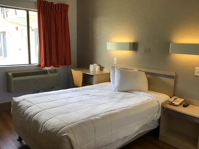 غرفة بسرير مزدوج لذوي الإعاقة، Super 8 by Wyndham Woods Cross/Salt Lake City North 2/4