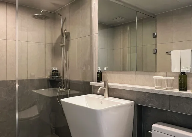 غرفة سوبيريور عائلية رباعية بأربعة أسرّة بإطلالة على الجبل، Ocean Suites Hotel Jeju 3/3