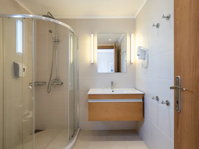 2 Bedrooms, Apartment, 2 Queen and Twin Beds, Inland View، Atlantica Caldera Beach Hotel 5/5