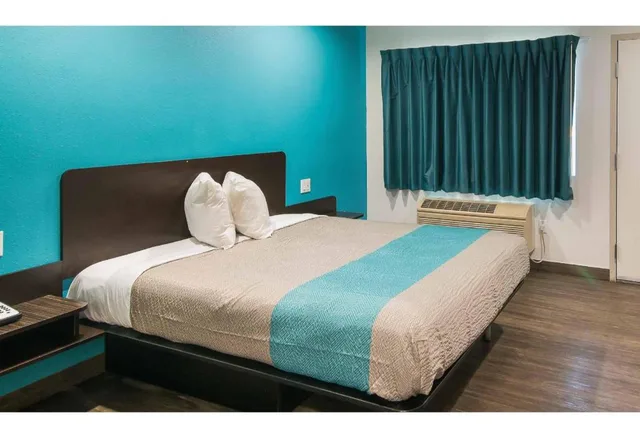 1 King Bed - Non-Smoking, Micfridge، Motel6 South El Monte, CA - Los Angeles 3/10