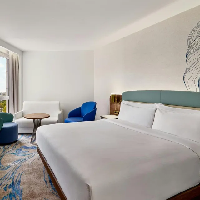 غرفة سوبيريور ثلاثية بسرير كينج مع أريكة، Le Meridien Paris Arc De Triomphe 1/5
