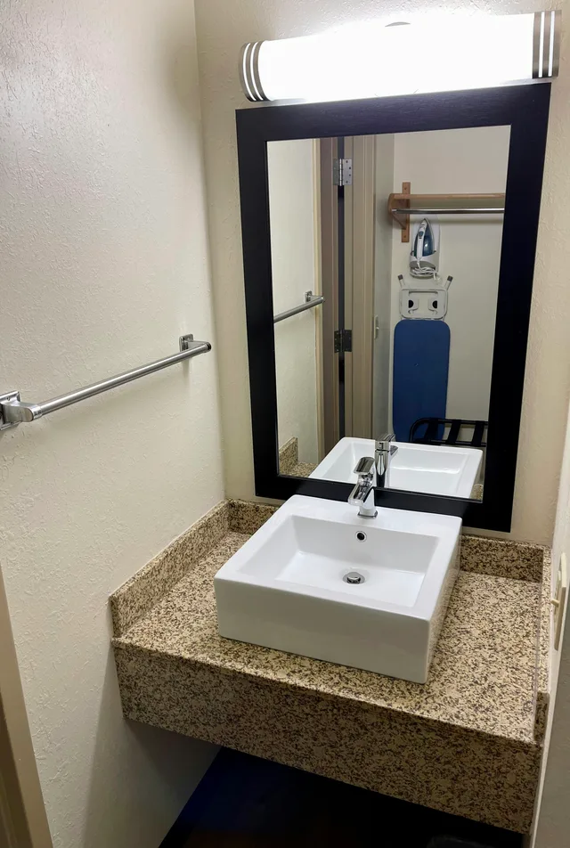 جناح بسرير كينج بحوض جاكوزي، Red Roof Inn Sandusky - Milan 4/5