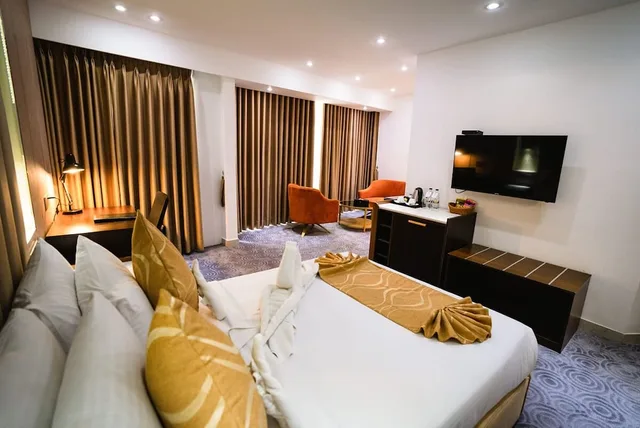 Deluxe King Room, Unique Regency Hotel Dhaka 8/12