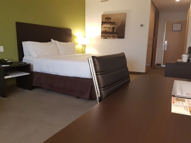 Standard, King Bed, Extra Floor Space، Holiday Inn Express Managua 6/10