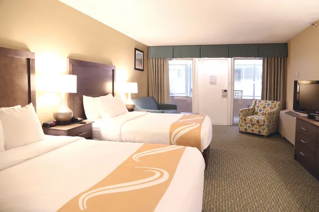 Exterior, Atrium, 2 Queen Beds, Sofa, Kitchenette، Quality Inn Oceanfront Ocean City 2/6