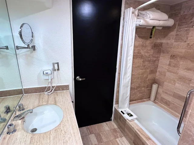 Suite, King Bed, Executive Level، Grand Cantalagua Hotel Morelia, BW Signature Collection 8/9