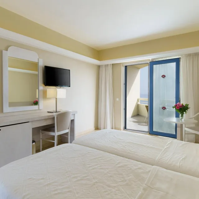 Room, Double or Twin Bed, Side Sea View، Pearl Beach 3/5