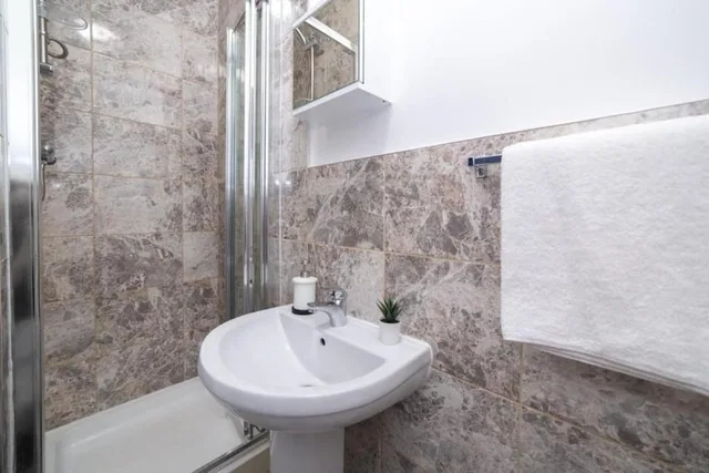 شقة بثلاثة أسرّة بغرفتي نوم، Diana Hotel Near Wembley Self Serviced Apartments 2/3