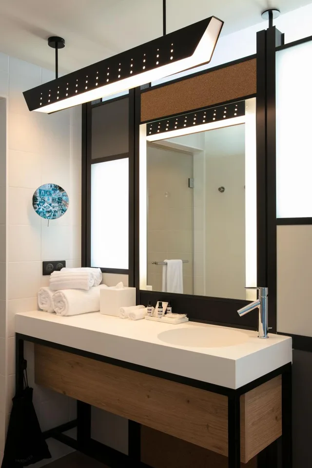 Room, King Bed, City and Cathedral View، Aloft Strasbourg Etoile 7/10