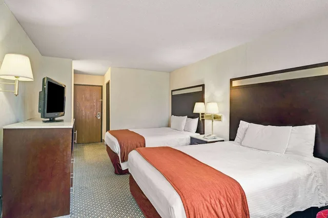 غرفة قياسية بسريرين كوين، Baymont By Wyndham Washington Court House 2/7