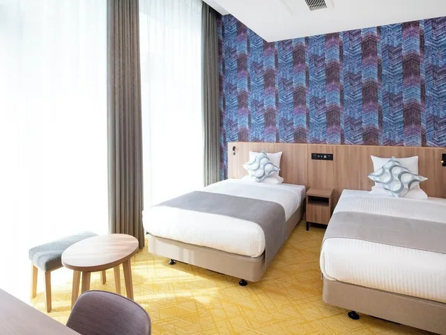 غرفة سوبيريور بسريرين منفصلين بإطلالة، Hotel Mystays Nishi-Shinjuku 1/3