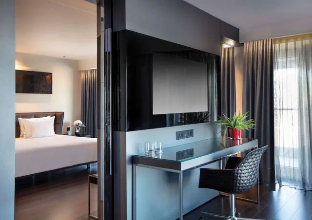 جناح بسرير كينج بإطلالة على النهر بشرفة بغرفة نوم واحدة، Park Plaza London Riverbank 2/3