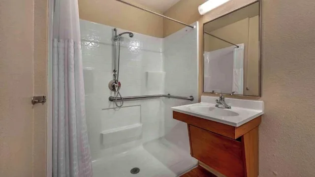 غرفة بسرير مزدوج بمطبخ لذوي الإعاقة، Studio 6 Extended stay Bossier City, LA - Shreveport 10/10