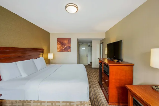 Room, King Bed, Days Inn by Wyndham Terrace 4/7