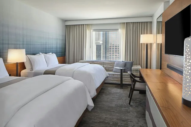 غرفة بسريرين كوين بإطلالة على المدينة، The Westin Charlotte 1/2