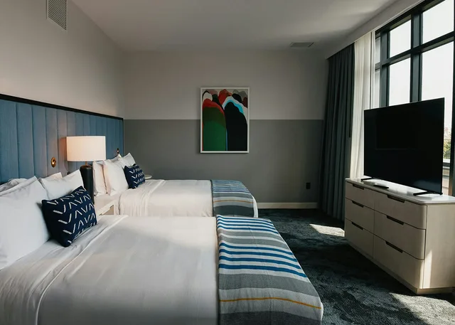 2 Bedrooms, Suite, Limelight Boulder 1/2
