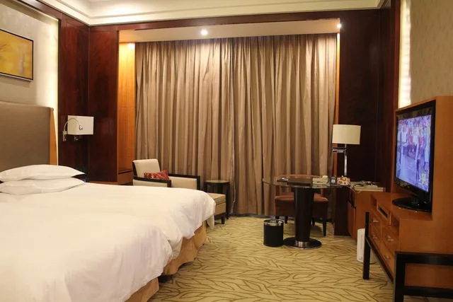 غرفة بسريرين منفصلين بإطلالة على الجبل، Doubletree By Hilton Qinghai Golmud China 4/9