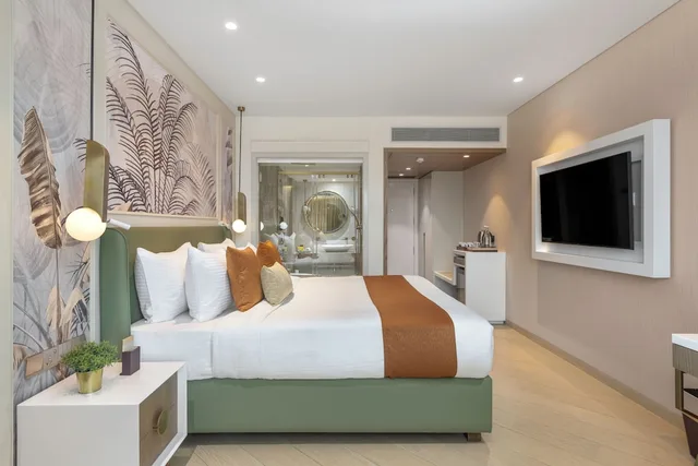 King Bed, The Regenza By Tunga 2/3