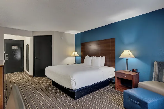 غرفة بسرير كينج لذوي الإعاقة، Baymont By Wyndham La Crosse/Onalaska 4/10