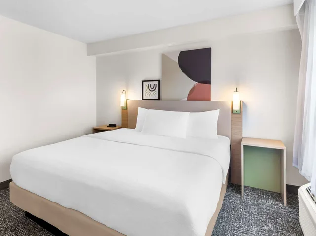 استوديو بسرير كينج، Spark by Hilton Augusta 6/10