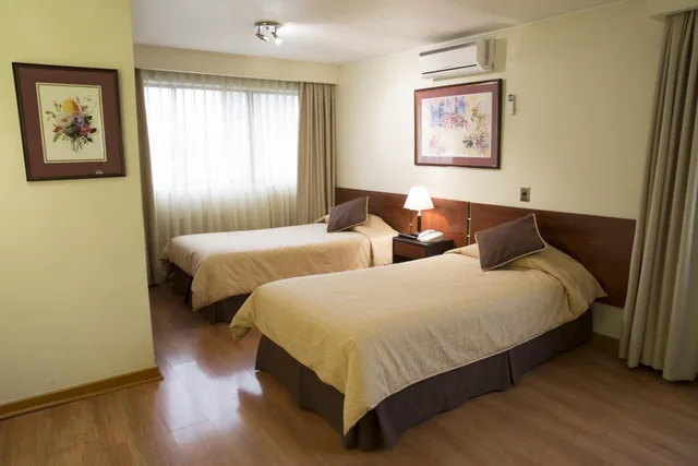 Standard, Twin Beds, Diego Velasquez 1/6