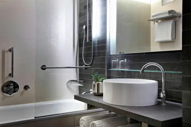 غرفة بسرير مزدوج، Renaissance Paris Arc de Triomphe Hotel 2/3