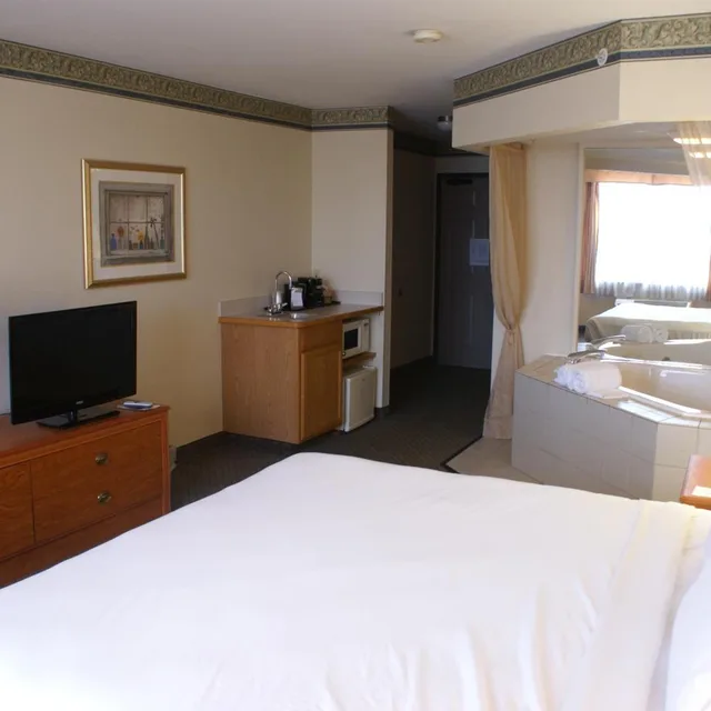 جناح بسرير كينج بجاكوزي لذوي الإعاقة، Country Inn & Suites By Radisson Lansing MI 4/5