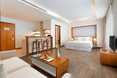 Light Studio Double City View، A La Carte Danang Beach 1/1