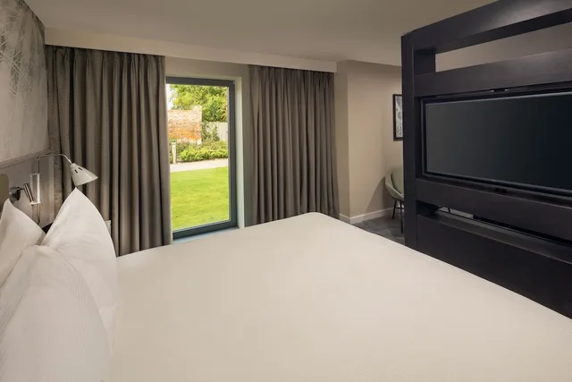Deluxe, Family, King Bed, Sofa, DoubleTree by Hilton Hotel & Spa Chester 1/10