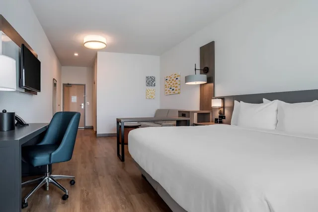 جناح بسرير كينج مع أريكة، Comfort Inn & Suites Panama City Beach - Pier Park Area 3/5