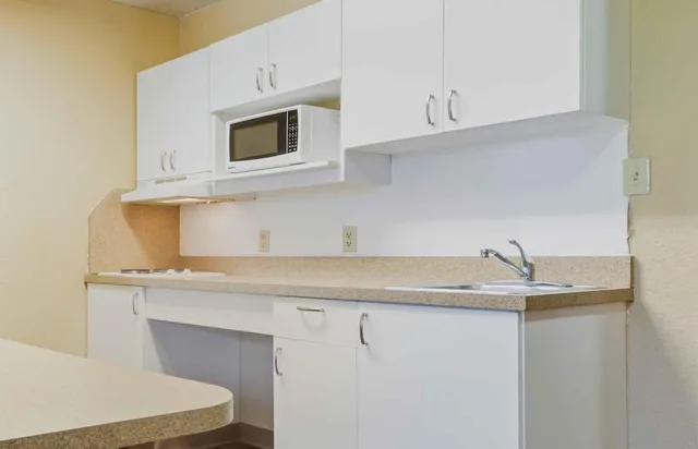 استوديو ديلوكس بسرير كوين مع أريكة، Extended Stay America - Greensboro - Airport 5/6