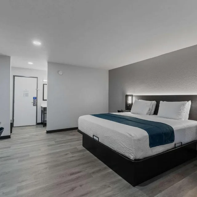 غرفة بسرير كينج، Motel6 Brighton, CO - Denver Northeast 2/8
