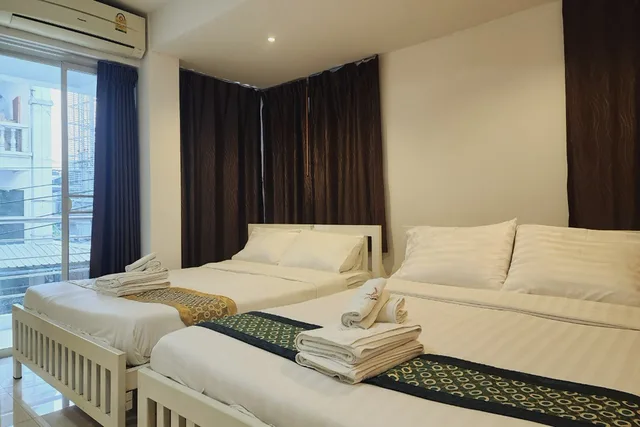 Standard, Twin Beds, Zenith Life 3/10