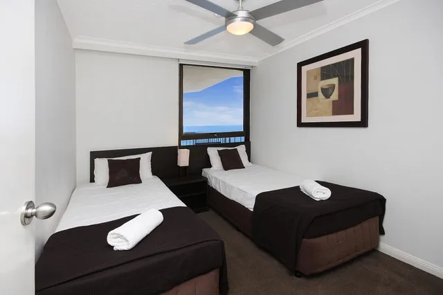 2 Bedrooms, Queen and Twin Beds, Ocean Front، SPINDRIFT ON THE BEACH 3/5