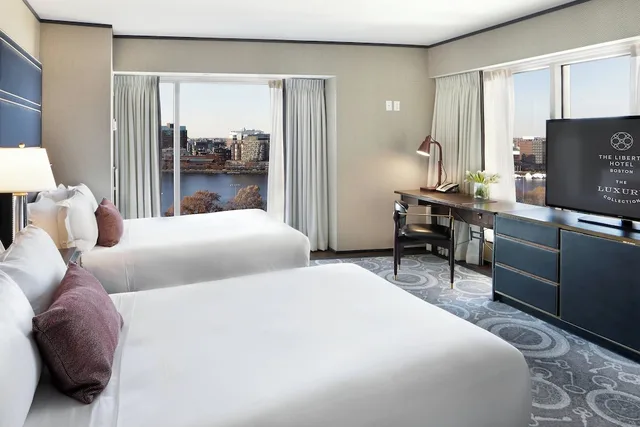 غرفة غراند بسريرين مزدوجين بإطلالة على النهر، The Liberty, A Luxury Collection Hotel, Boston 2/4