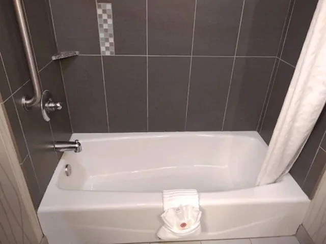 جناح بسريرين كوين، Comfort Suites Greenville 8/10
