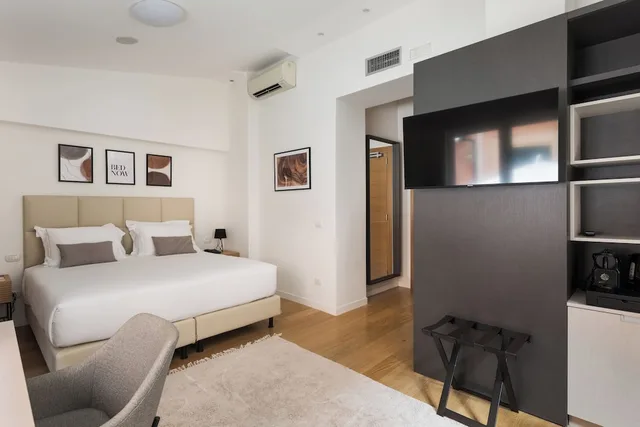 Deluxe, Twin Beds, At 41 2/8
