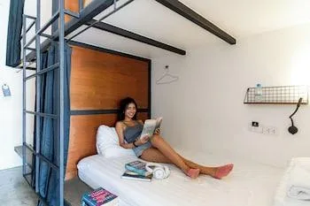 سكن مشترك بأربعة أسرّة للنساء، Book A Bed Poshtel - Hostel 1/1