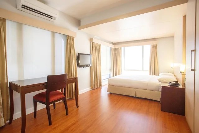 غرفة بريميير بسرير كوين وسريرين منفصلين بغرفتي نوم، The Linden Suites 2/4