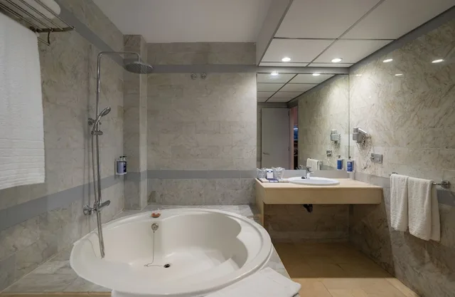 Relax, Junior Suite, Double Bed, No View, Sofa، MS Aguamarina Costa del Sol 4/4