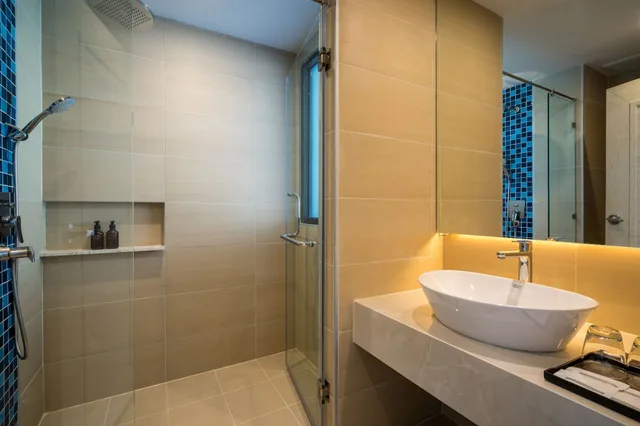 غرفة ديلوكس عائلية بسرير كوين وسرير فردي، Seabed Grand Hotel Phuket 3/3