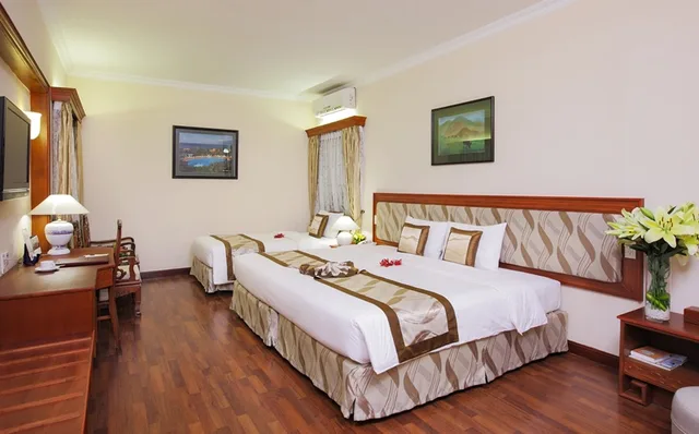 غرفة بريميوم ديلوكس بسرير مزدوج، Royal Hotel Saigon 1/2