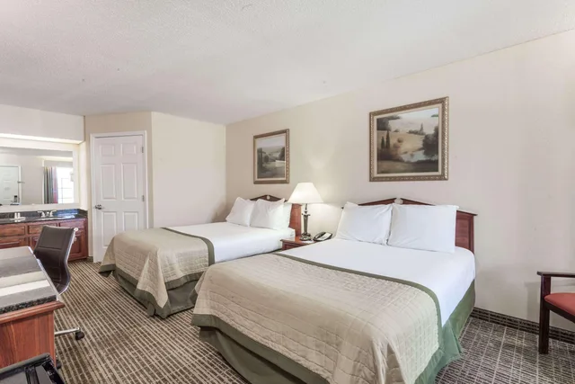 غرفة بسريرين مزدوجين لذوي الإعاقة، Baymont by Wyndham Hickory 1/1