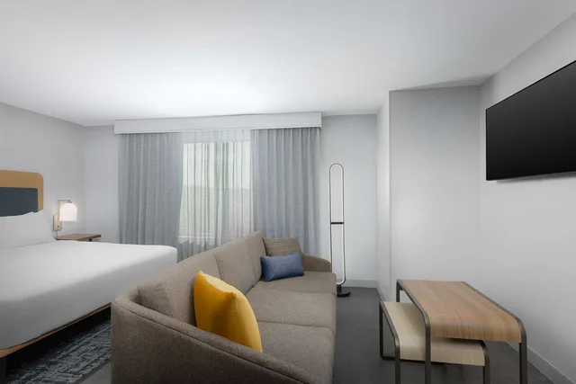 استوديو بسرير كينج مع أريكة بحوض استحمام لذوي الإعاقة، Homewood Suites by Hilton Newport Cincinnati 2/4
