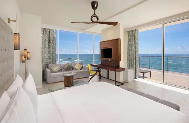 Junior Suite, King Bed, Sea View, Radisson Blu Resort Galle 4/7