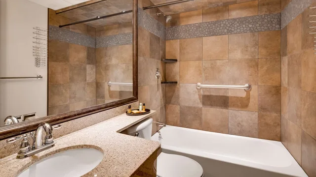 جناح بسريرين كوين بمطبخ صغير، Best Western Plus Longbranch Hotel and Convention Center 7/7