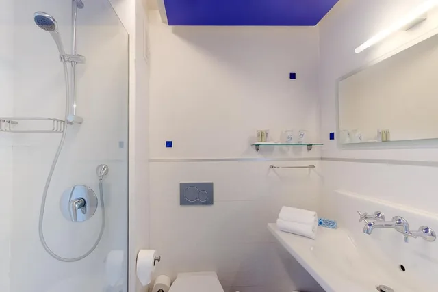 غرفة ثلاثية، Meridional Hotel 6/7