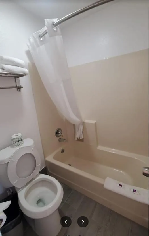 غرفة بسرير كوين، Motel6 Sallisaw, OK 6/8