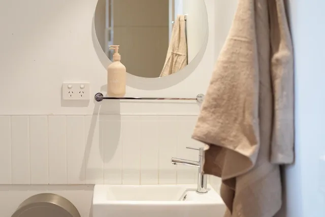 Entire Superior 6 Bed Triple Bunk Ensuite Dorm, Little Drifter Melbourne 3/3