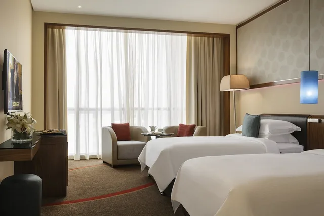 غرفة بسريرين منفصلين مع دخول صالة النادي، روش ريحان من روتانا(Rosh Olaya Hotel) 2/5